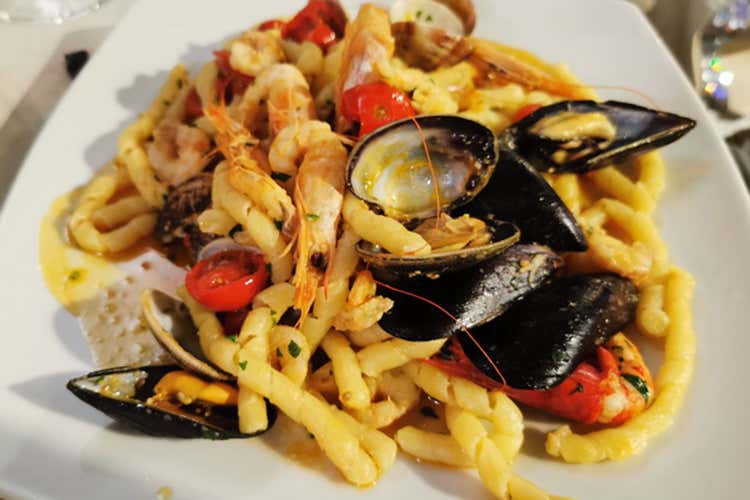 Busiate alla marinara - Coral Reef a Terrasini Piatti ricchi, carichi di gusto