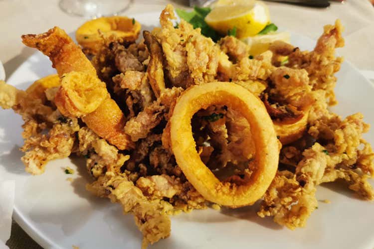 Fritto misto - Coral Reef a Terrasini Piatti ricchi, carichi di gusto