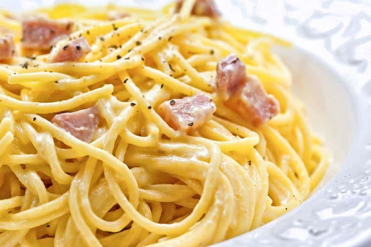 La carbonara è la pasta più ordinata dagli italiani su Glovo
