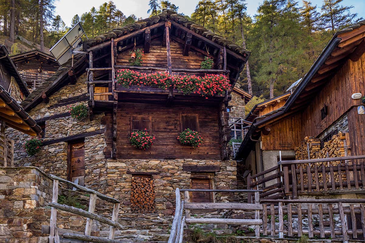 I carden della Valle Spluga, dove il legno e la pietra custodiscono le storie di antichi inverni
