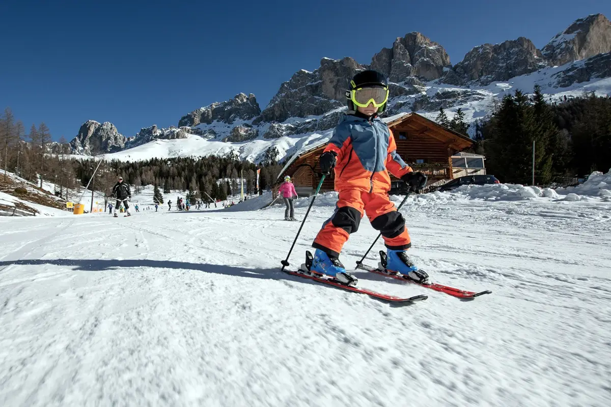 In famiglia sulla neve, Carezza, foto di Ivan Goller, credit Val d'Ega&nbsp; Tutto pronto in Val d&rsquo;Ega per il via allo sci