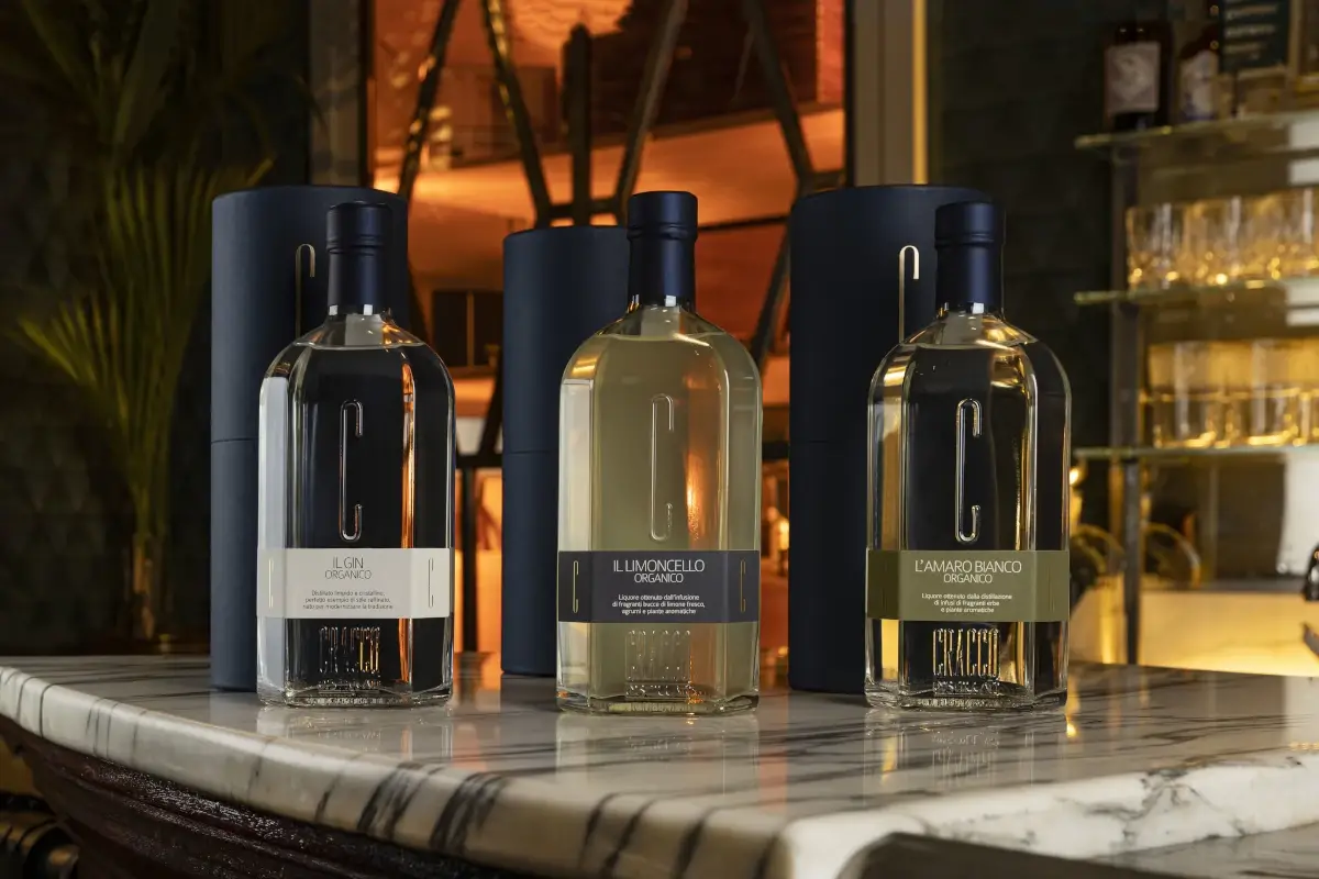 I nuovi distillati di Carlo Cracco Carlo Cracco presenta i suoi distillati