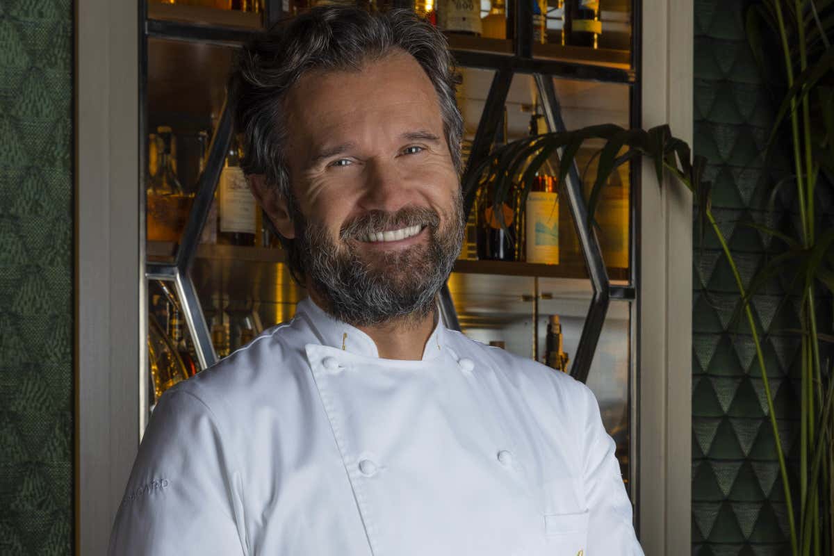 Carlo Cracco Carlo Cracco presenta i suoi distillati Carlo Cracco Carlo Cracco presenta i suoi distillati