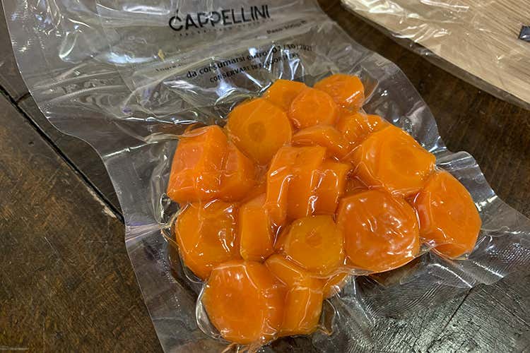 Carote cotte a bassa temperatura e confezionate sottovuoto Cappellini Laboratorio Vegetale: gusto, salute, praticit&agrave;