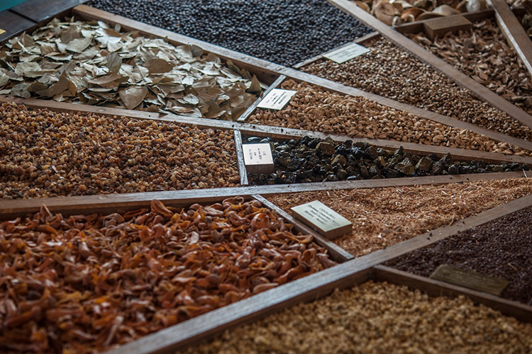 La ruota delle spezie di casa Branca (Carpano Botanic Bitter L'ultima chicca per i barman)