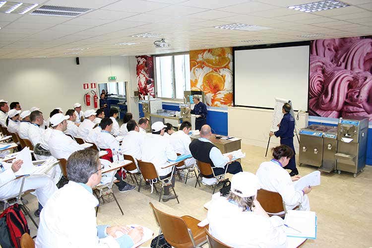 Una lezione al giorno in diretta streaming alla Carpigiano University - Carpigiani Gelato University Formazione anche in streaming Una lezione al giorno in diretta streaming alla Carpigiano University - Carpigiani Gelato University Formazione anche in streaming