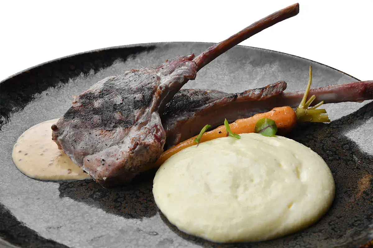 Cinghiale alla griglia, salsa alla senape e spuma di polenta