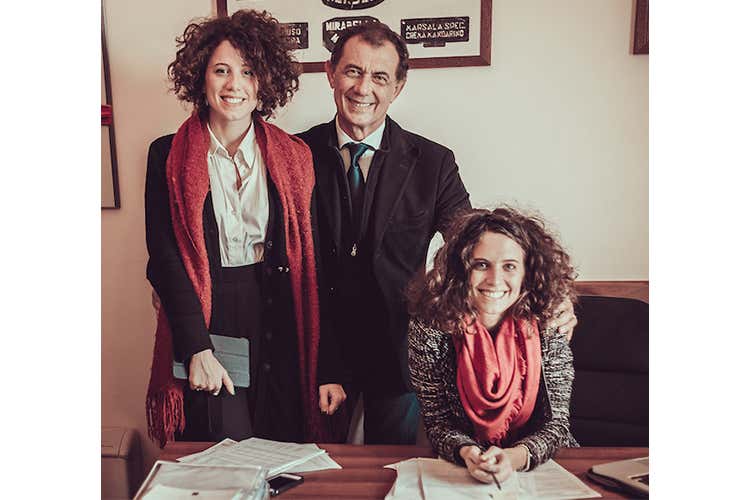 Patrizia, Stefano e Giovanna Caruso (Naturalmente bio Catarratto 2017 e Nero d’Avola 2016) Patrizia, Stefano e Giovanna Caruso (Naturalmente bio Catarratto 2017 e Nero d’Avola 2016)