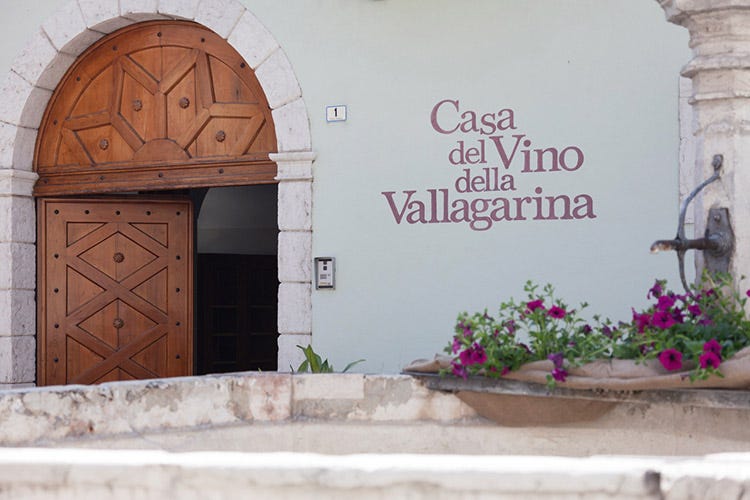 (Alla Casa del Vino della Vallagarina solo prodotti ed etichette del territorio)