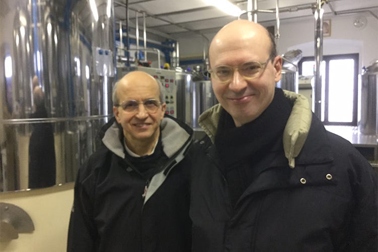 Padre Claudio e Padre Marco - Cascinazza di Buccinasco, monaci benedettini producono birra seguendo la Regola