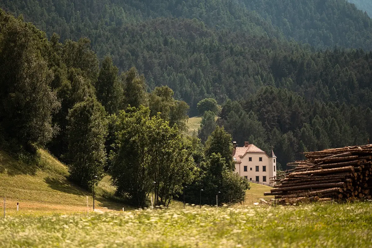 L&rsquo;antica residenza risale al 990 Week end tra gennaio e febbraio? Ecco gli alberghi &ldquo;lontani&rdquo; dal Covid