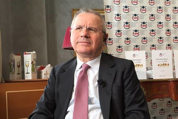 Lino Stoppani - Castelli (M5s): «Mancano i clienti? I ristoratori cambino mestiere»