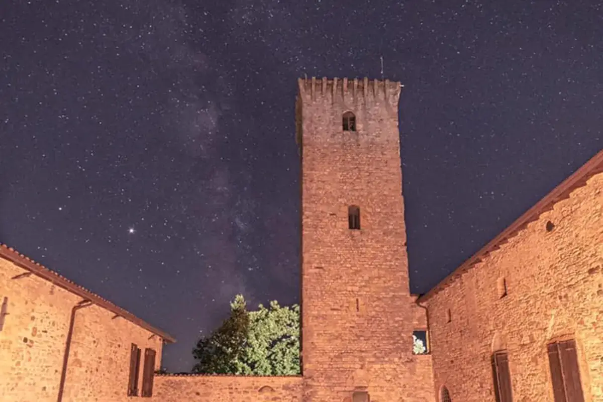 Castello Contignaco (credits: Filippo Nasi) Stelle cadenti e visite ai castelli, in Emilia l'estate si vive con il naso all'ins&ugrave;