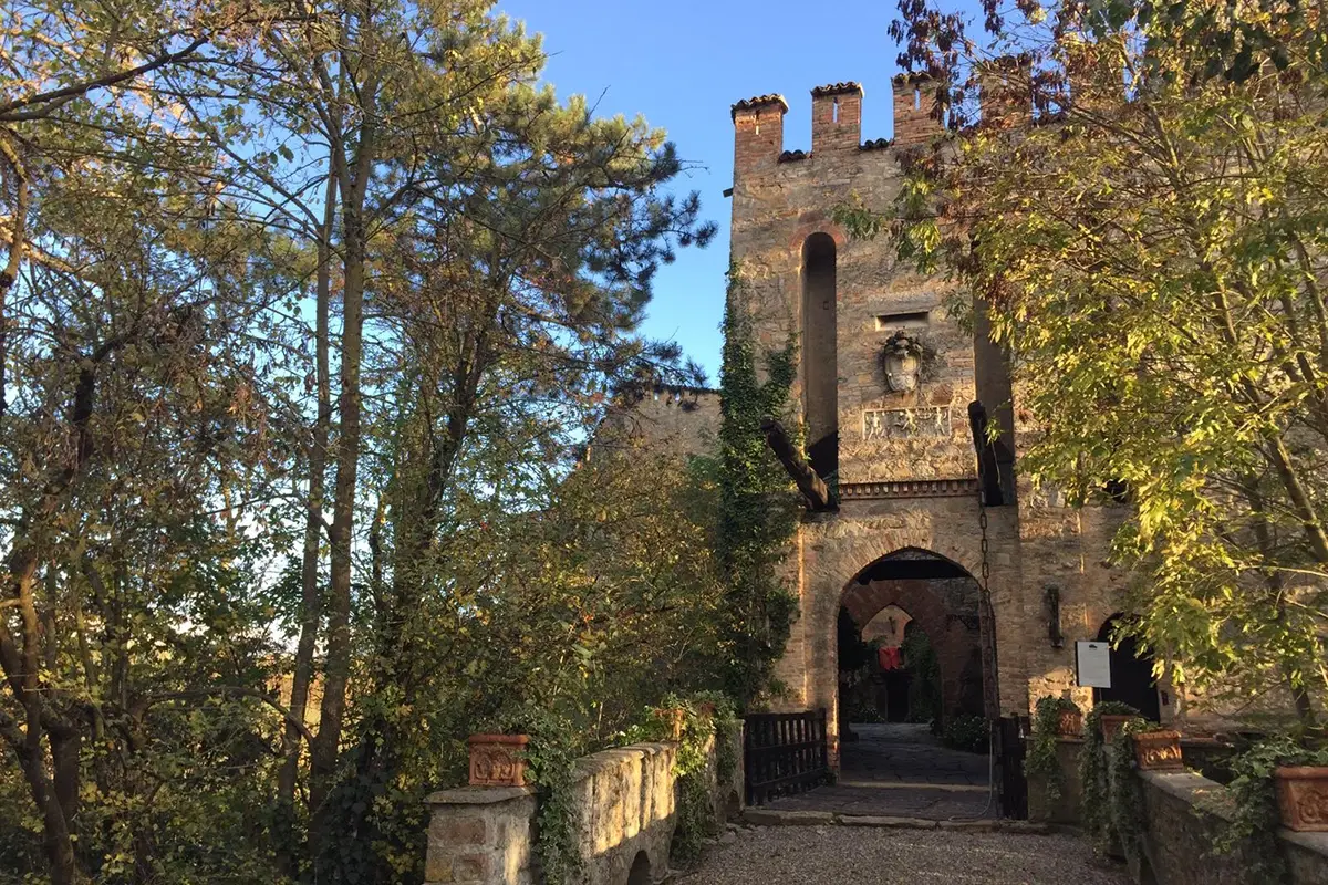 Castello di Gropparello Non credi ai fantasmi? Prima di dirlo, dormi in uno di questi hotel!
