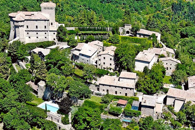 (Castello di Fighine, concerto di agosto Musica classica e degustazioni gourmet) (Castello di Fighine, concerto di agosto Musica classica e degustazioni gourmet)