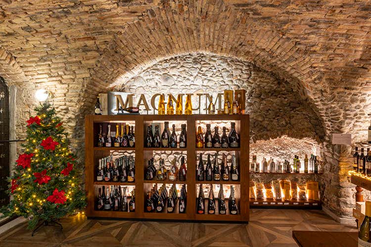 Cava, enoteca per intenditori Vini d’eccellenza a Ventimiglia Cava, enoteca per intenditori Vini d’eccellenza a Ventimiglia