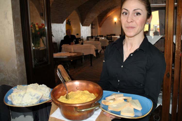 (Cavalieri della Polenta A La Bettola premiate le farine Moretti)