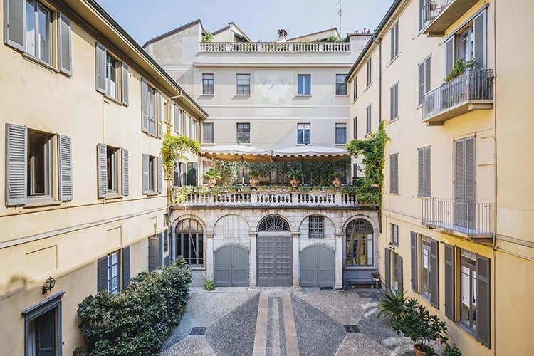 La terrazza con affaccio sul cortile interno - Cavoli a Merenda, in terrazza anche a cena e con menu stagionali