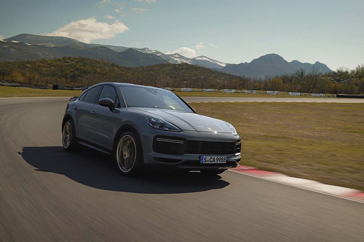 La nuova Porsche Cayenne Turbo GT Avventura sulle quattro ruote con il nuovo Cayenne Turbo GT