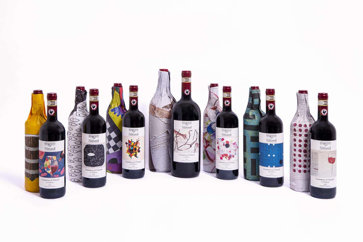 Un concorso artistico internazionale per vestire la vendemmia 2020 di &ldquo;Vigna Doghessa&rdquo; Le opere di pi&ugrave; artisti vestono le etichette e le carte da seta di &ldquo;Vigna Doghessa 2020&rdquo;
