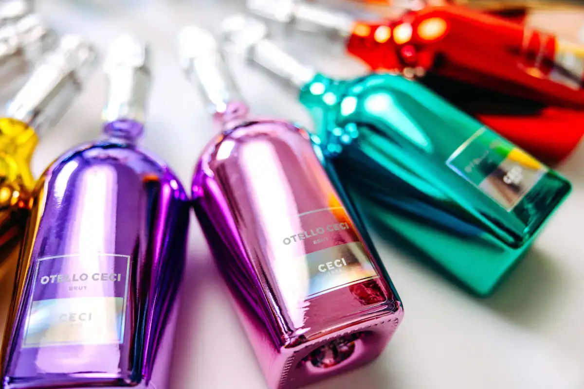 Nuova collezione di bottiglie colorate per l&rsquo;Otello Brut di Ceci 1938