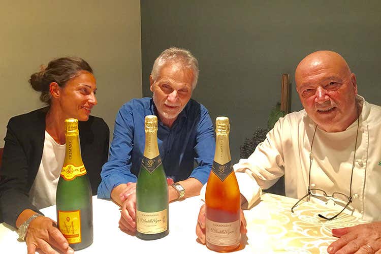 Antonella Federico, Aronne Cereda e Bruno Federico (Cena da Bruno a La Caprese, sorprende lo Champagne Rosé di Boutillez Vignon) Antonella Federico, Aronne Cereda e Bruno Federico (Cena da Bruno a La Caprese, sorprende lo Champagne Rosé di Boutillez Vignon)