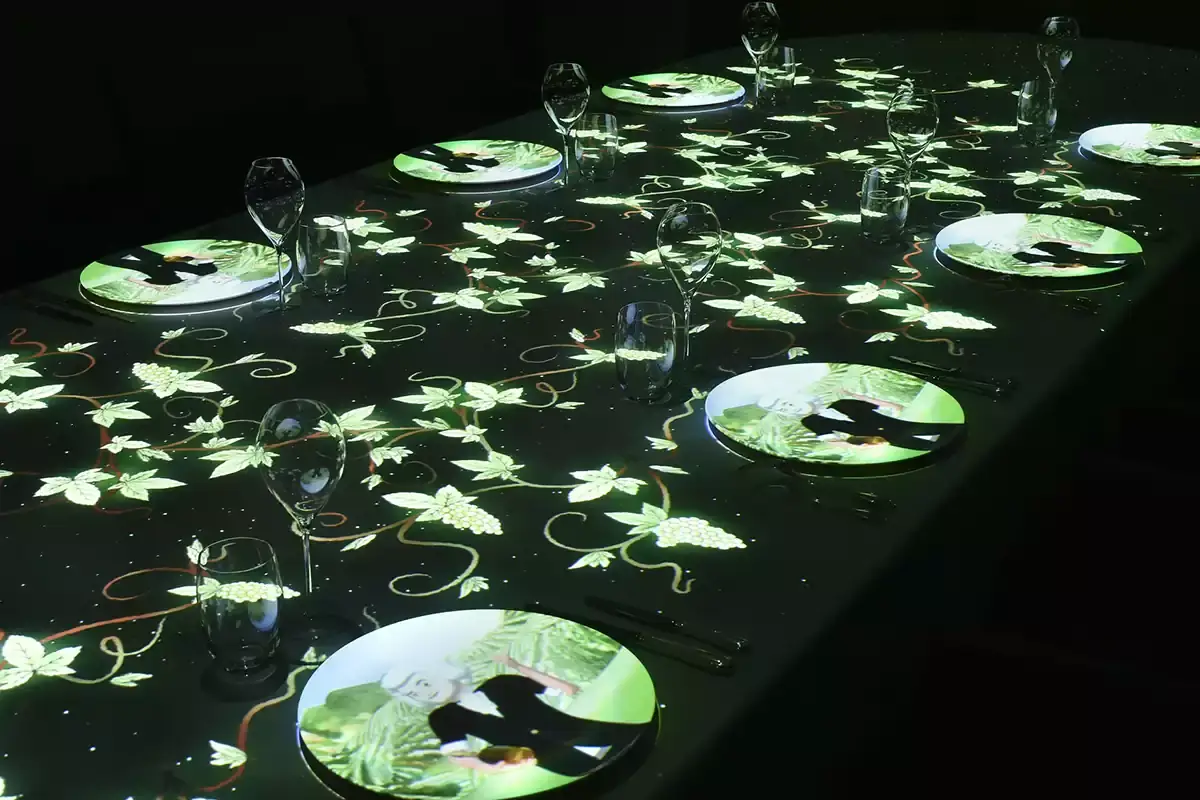 La spettalolare coreografia delle cene immersive di Ruinart Esperienza immersiva e sensoriale con Champagne Ruinart