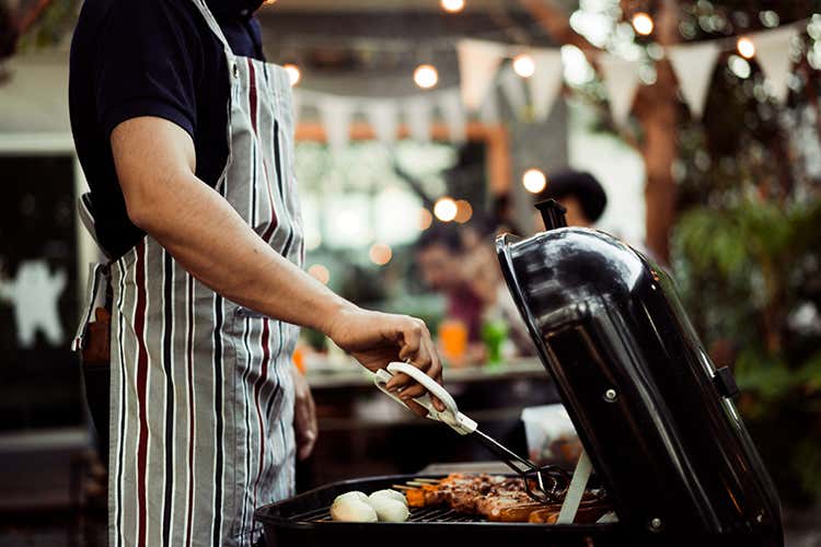 Anche con le attenzioni per la situazione coronavirus, non dimenticare la qualit&agrave; dei prodotti - Cene in casa, in tutta sicurezza Gli 8 consigli per organizzarle