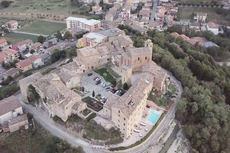 Il centro storico di Montappone visto dall'alto - Il Grand Tour delle Marche riparte dall'arte di lavorare il grano