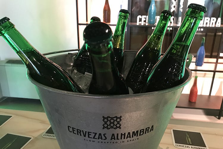 (Cervezas Alhambra Gusto e arte contemporanea)