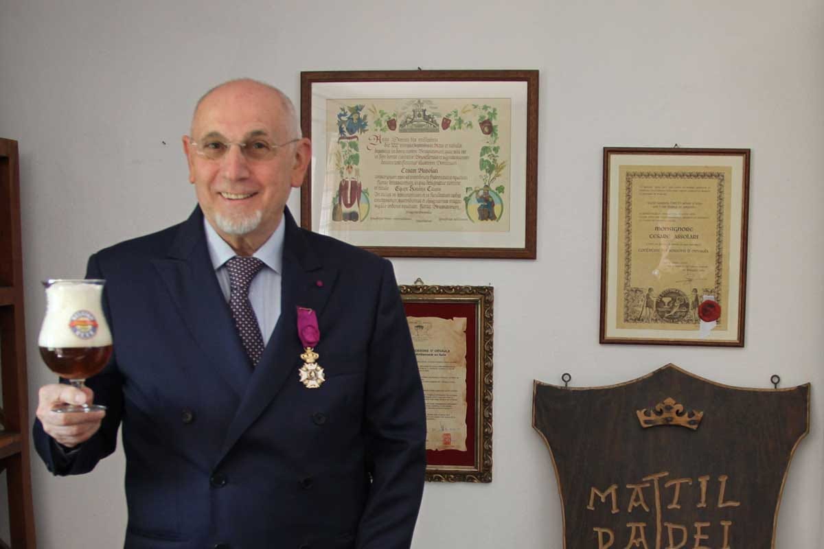 Cesare Assolari, bergamasco, è stato nominato Officier de l'Ordre de Leopold dall'ambasciata del Belgio Dall'amore per la birra al riconoscimento al merito, Cesare Assolari premiato in Belgio
