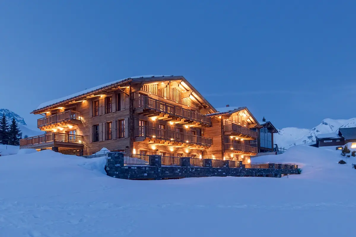 Lo Chalet N che crea uno standard di ospitalit&agrave; superiore a qualsiasi propriet&agrave; simile al mondo Vacanza super lusso sulla neve con maggiordomo? Succede allo Chalet N in Austria