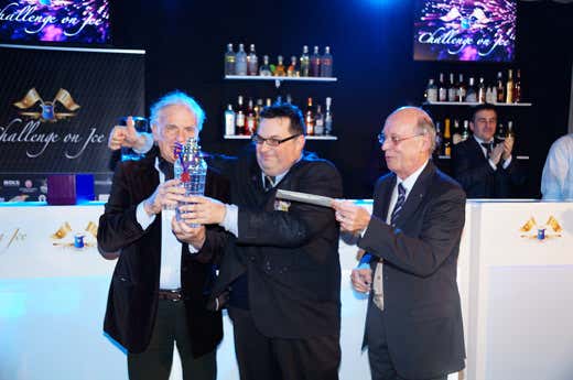 Luca Superno (al centro) premiato da Danilo Bellucci (a sinistra), patron dell'evento Luca Superno (al centro) premiato da Danilo Bellucci (a sinistra), patron dell'evento