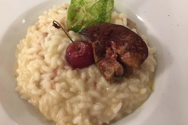 (Champagne di piccoli produttori insieme alla cucina rustica di Falconi)
