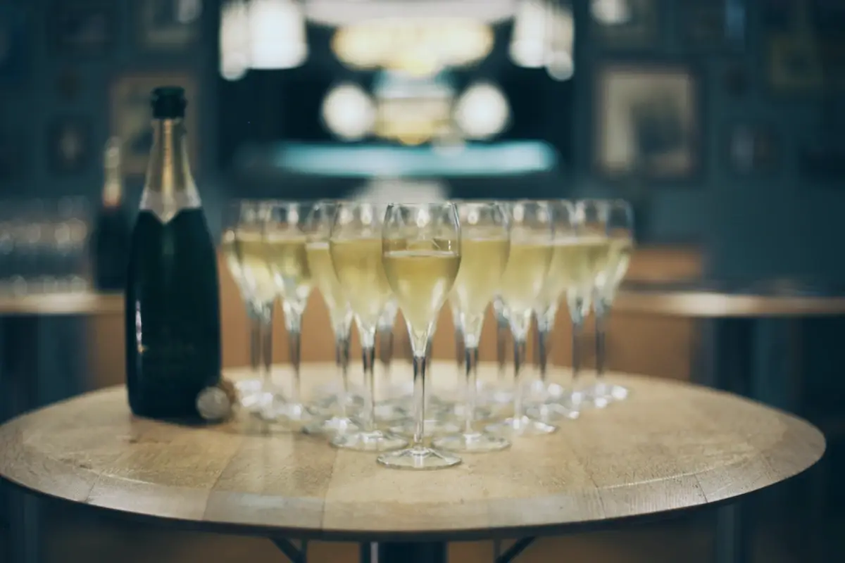Il 28 ottobre si celebra lo Champagne Day&nbsp; &Egrave; lo Champagne Day: ecco dieci curiosit&agrave; tra glamour e tradizione