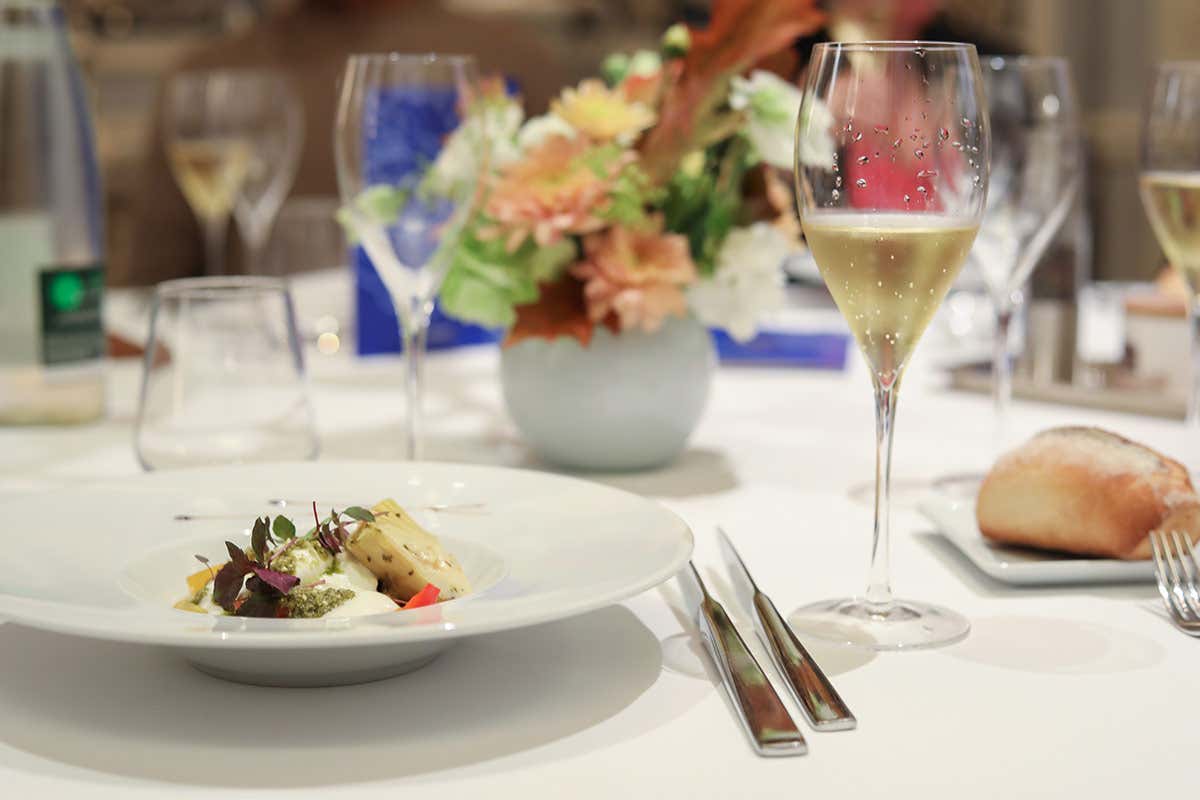 Le diverse tipologie di Champagne si prestano perfettamente per proporre abbinamenti gastronomici sulle tavole delle feste Champagne ecco i migliori abbinamenti con piatti da tutto il mondo