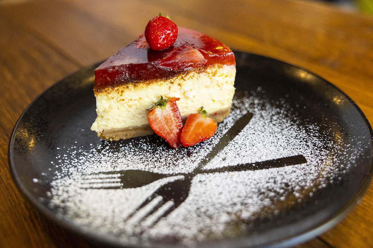 Cheesecake A Milano il ristorante dedicato al Club Sandwich &ldquo;A 3 strati&rdquo;