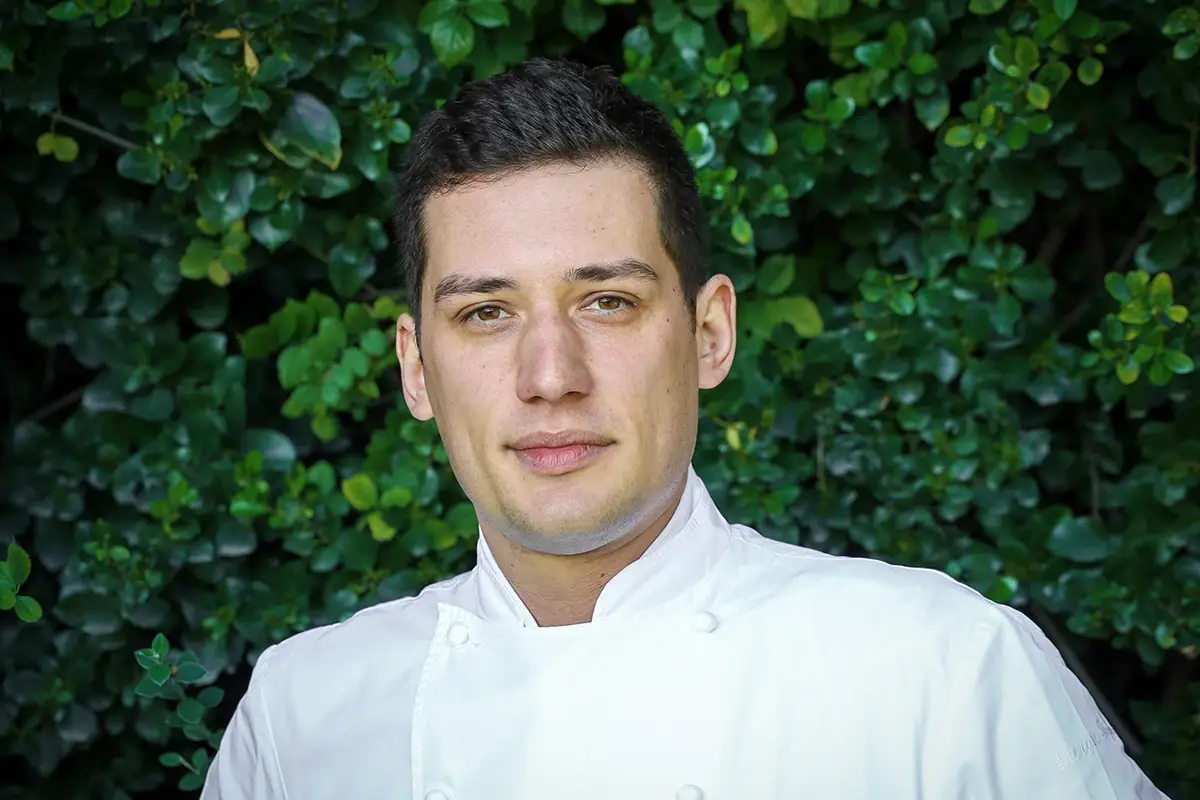 Lo chef Giorgio Pignanoli, nuovo executive chef del ristorante Nove di Villa della Pergola Giorgio Servetto lascia il Nove, sar&agrave; direttore creativo di Peq Agri