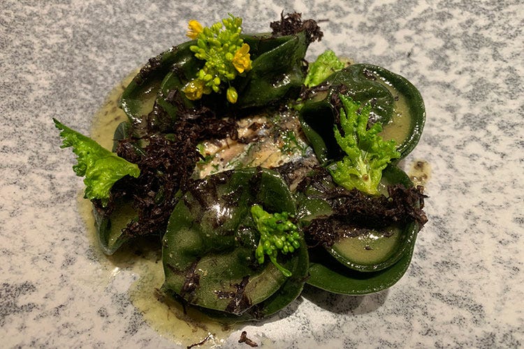Ravioli di broccoletti, alici scottadito, colatura, tartufo nero Terrinoni: Il pranzo non paga i conti ma guardiamo avanti