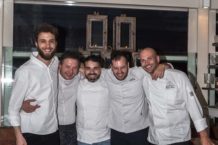 Andrea Bozzato, Paolo Giraldo, Davide Di Rocco, Andrea Valentinetti, Roberto Zanca (Chef in Tavola Gran finale mercoledì 5 settembre) Andrea Bozzato, Paolo Giraldo, Davide Di Rocco, Andrea Valentinetti, Roberto Zanca (Chef in Tavola Gran finale mercoledì 5 settembre)