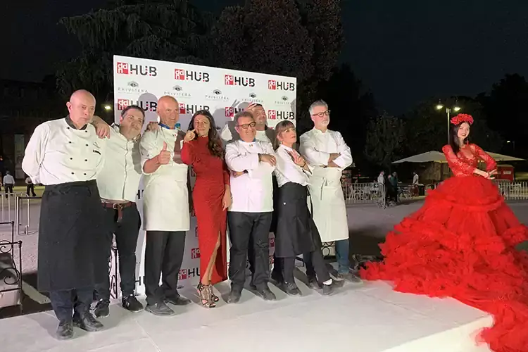 Passerella: Antonio Consonni, Gianluca Fusto, Enrico Derflingher, Francesca Russo, Paolo Gramaglia, Cristian Benvenuto, Silvia Baracchi, Gianni Tarabini Cucina e design insieme per il made in Italy