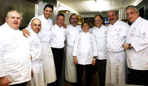da sinistra: Fabio Cucchelli, Alfonso Caputo, Andrea Berton, Paolo Rota, Norbert Niederkofler, Luisa Valazza, Moreno Cedroni, Adolfo Perret Bermudez e Davide Scabin da sinistra: Fabio Cucchelli, Alfonso Caputo, Andrea Berton, Paolo Rota, Norbert Niederkofler, Luisa Valazza, Moreno Cedroni, Adolfo Perret Bermudez e Davide Scabin