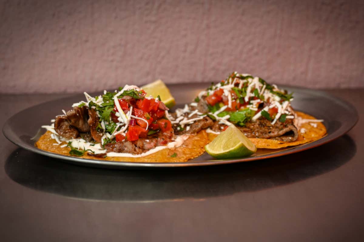 Taco California, con rib eye marinato e avocado