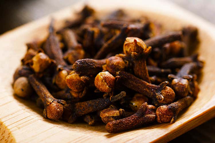 (Chiodi di garofano, spezia polifunzionale) (Chiodi di garofano, spezia polifunzionale)