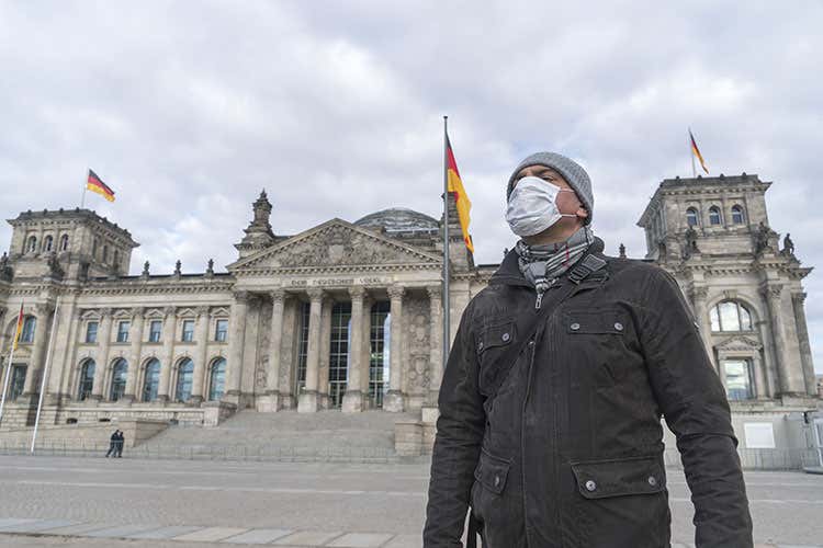 Chiusi i locali in Germania Francia verso lockdown Chiusi i locali in Germania Francia verso lockdown