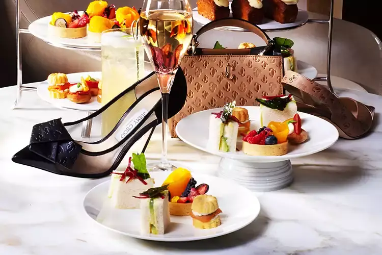 Mise en place per l'afternoon tea Four Seasons Milan e Jimmy Choo per l’afternoon tea