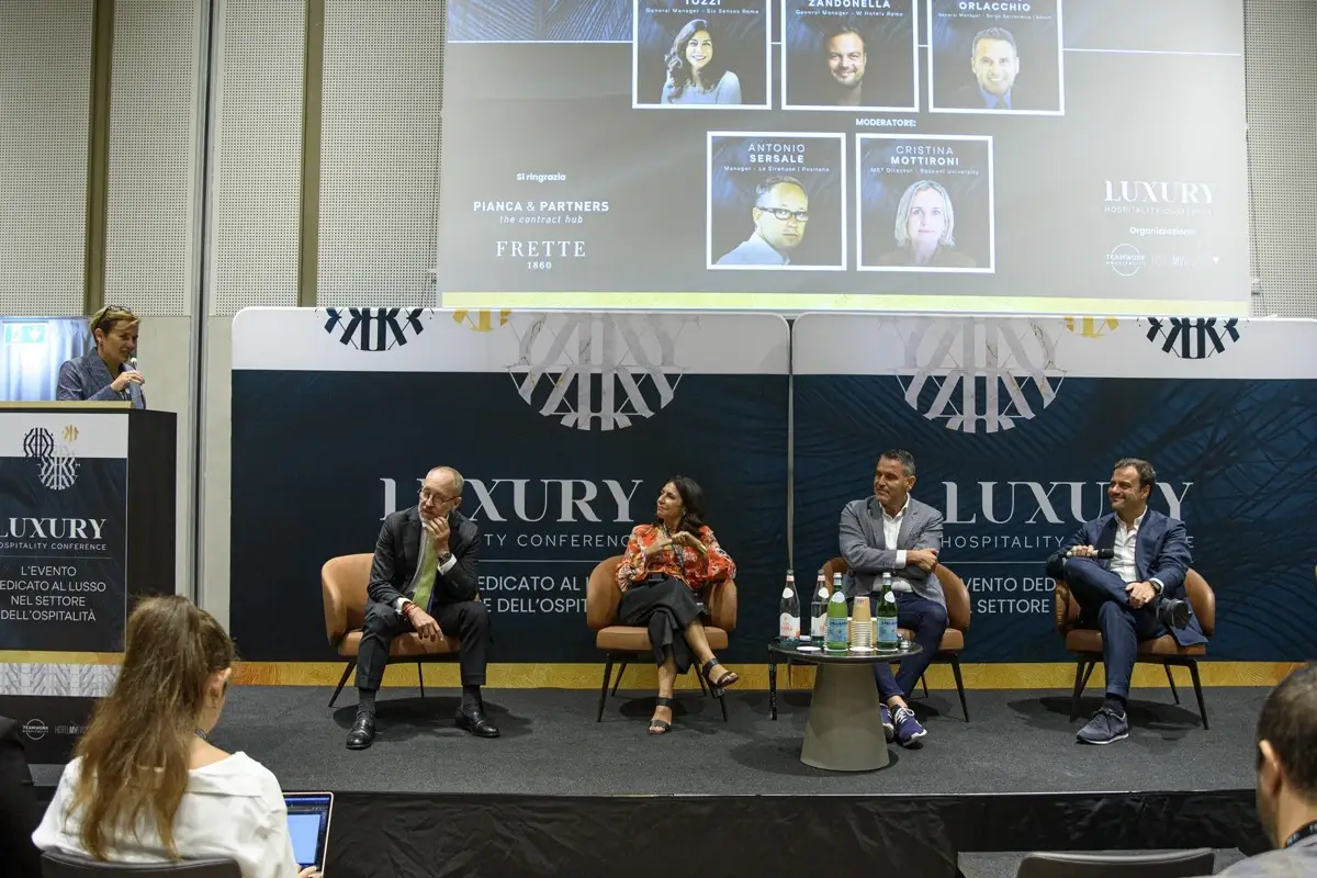 Christian Zandonella, primo a destra, fra i relatori del Luxury Hospitality Conference Il lusso declinato nei W Hotels: &ldquo;Design, stile e tanta musica&rdquo;