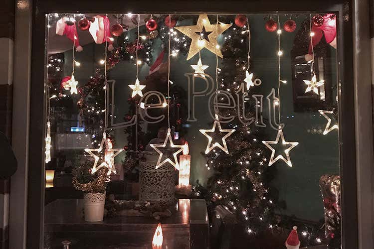 Illuminare vetrine e citt&agrave; per riaccendere sentimenti di fiducia e speranza - #ChristmasInNovember Natale pi&ugrave; lungo per sperare