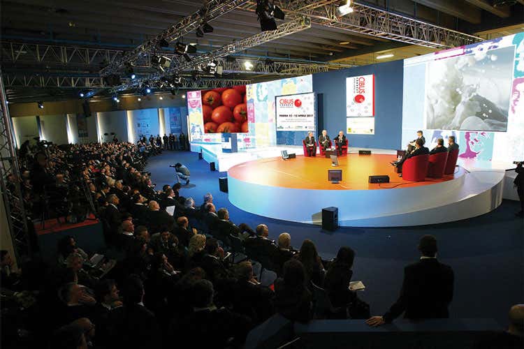 (Produzione e distribuzione alimentareal centro di Cibus, tra convegni e talks)