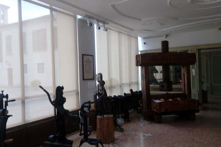 (A Ciliverghe, tre perle inattese Vino, moda e fiori in parchi e musei) (A Ciliverghe, tre perle inattese Vino, moda e fiori in parchi e musei)